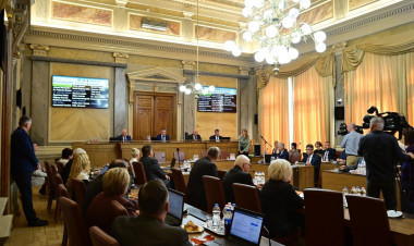 Jégpálya, támogatások és esélyegyenlőség a városi közgyűlésen