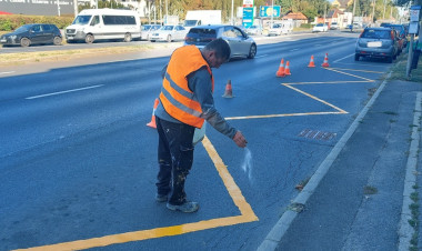 Útburkolati jeleket festettek a 4-es számú főút több szakaszán