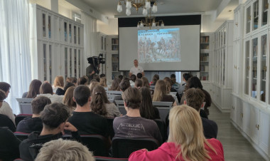 Rendhagyó történelemóra a Kállay Gyűjteményben – Az aradi vértanúkat ismerték meg a diákok