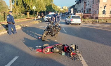 Motoros és elektromos kerékpáros ütközött össze hétfő délután a Belső körúton