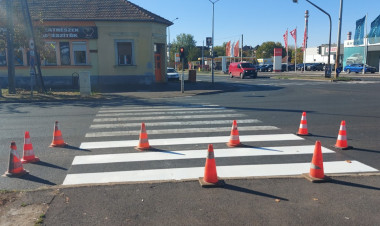 Útburkolati jeleket festettek hétfőn Nyíregyházán, a körút teljes szakaszán