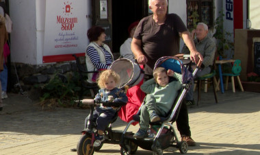 Hordozz, ringass, ölelj! – Gyermekgondozás régen és ma a Sóstói Múzeumfaluban