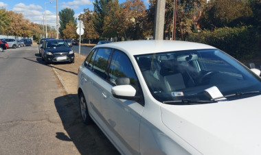 Sok a parkosított területeken megálló járművek száma Nyíregyházán
