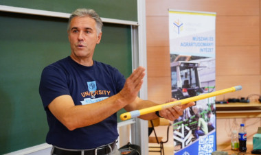Látványos kísérletekkel indult a Fókuszban a tudomány előadássorozat
