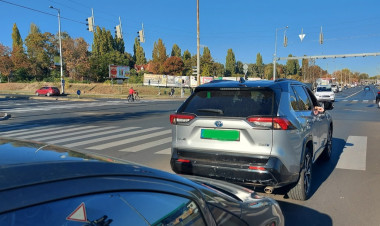 Ráfutásos baleset történt a Hunyadi utcában