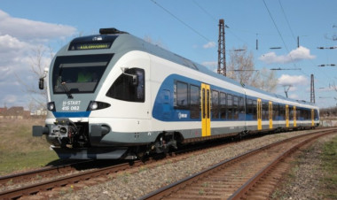 Változik a vonatok és buszok menetrendje az október 23-i hosszú hétvégén