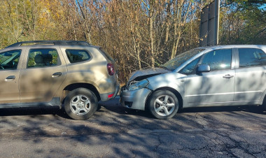 Hármas karambol az Orosi úton - figyelmetlenség okozta