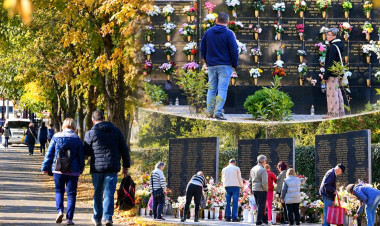 Már most sokan vannak az Északi temetőben – a hétvégi csúcs még hátravan