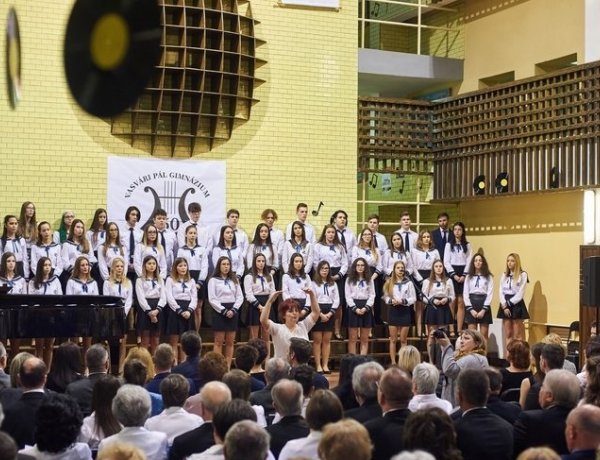 Nagyszabású jubileumi hangverseny a Vasváriban – 50 éves az ének-zene tagozat