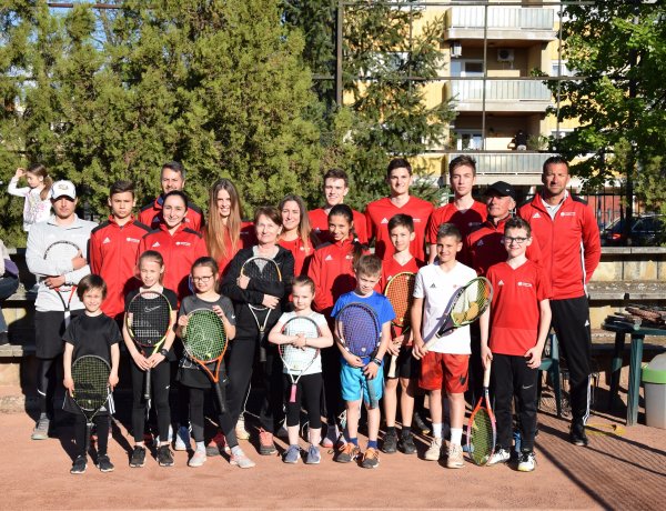 Tenisz nyílt nap - ingyenesen kipróbálhatták a sportágat az érdeklődők Nyíregyházán