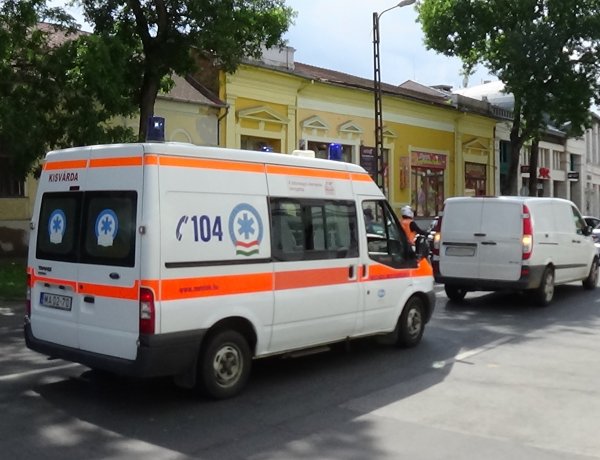 Zebrán gázoltak el gyalogost a belvárosban, a férfit kórházban ápolják