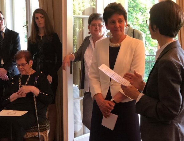 Francia állami kitüntetésben részesült az Eötvös iskola franciatanára, Nagyné Mussó Judit