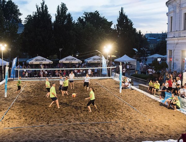 Magyarország egyedülálló  rendezvénye Nyíregyházán - Jön a Hübner Strandröplabda Fesztivál