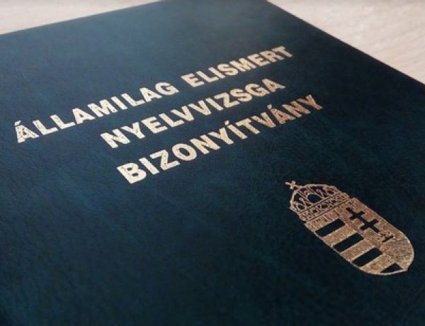 Még mindig több mint százezer diploma ragadt bent a nyelvvizsga hiánya miatt!