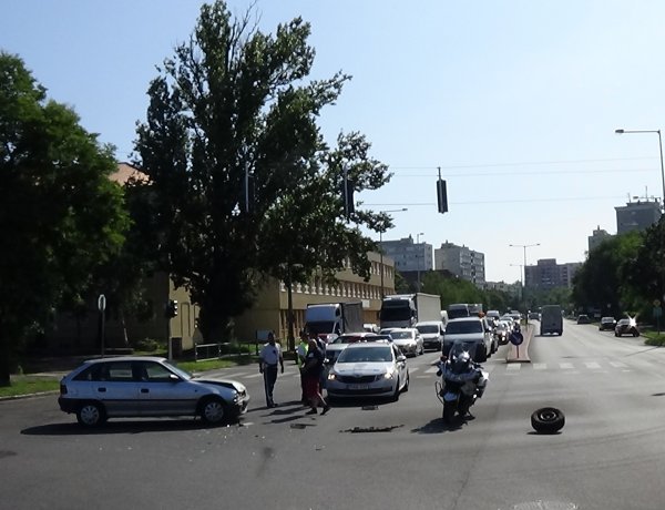 Feltehetően piros jelzésen hajtott a kereszteződésbe az Erdő sori baleset okozója