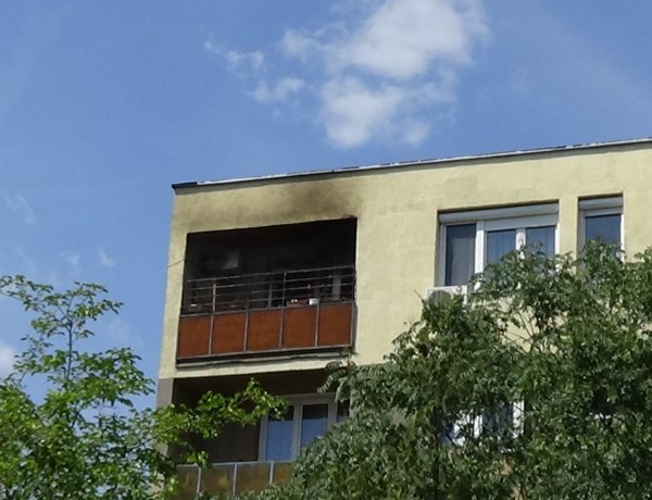 Helyszíni felvételek a Ferenc körúti tűzesetről – Egy személyt hoztak ki a lakásból!
