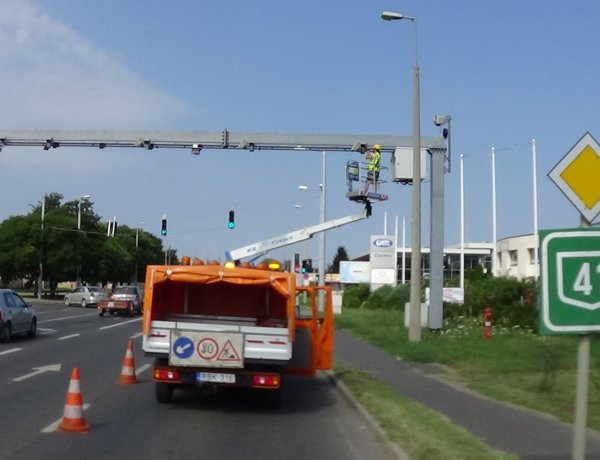 Forgalomkorlátozás mellett végeztek ma délelőtt az Orosi úti VÉDA kapu karbantartását