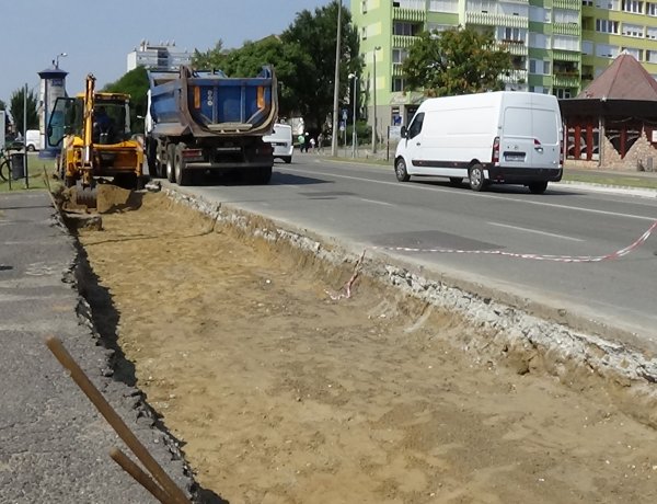 Forgalomkorlátozás mellett zajlik a Búza téri autóbuszmegálló átépítése