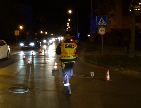 Gyalogost gázoltak a Vasvári Pál utca egyik átkelőhelyénél, kórházba szállították