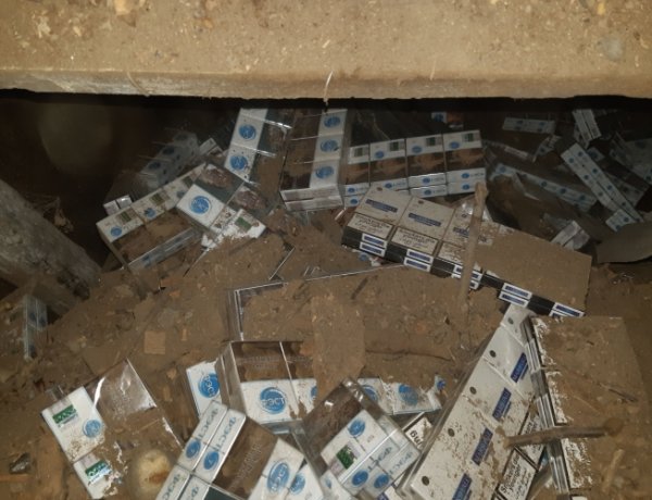 Föld alatt kiépített pincerejtekhelyen találtak csempészett cigarettát