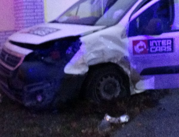 Személgépkocsi ütközött kishaszonjárművel a Dugonics utca Kinizsi utca kereszteződésében
