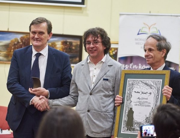 „Ha azt mondod költő vagy, kiröhögnek!" – Nagy Gábor vehette át a Ratkó-díjat