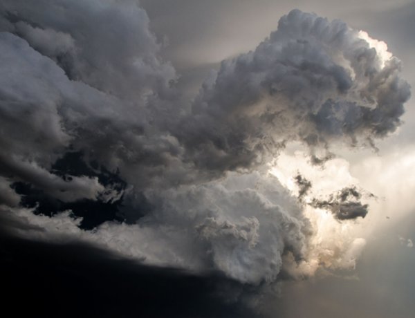 Viharos széllökésekre figyelmeztet a meteorológiai szolgálat