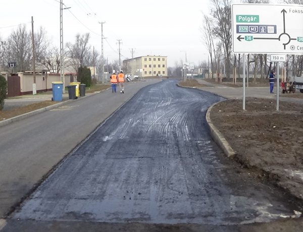 Így haladnak a munkálatok a Szélsőbokori úton – Friss helyszíni felvételek!
