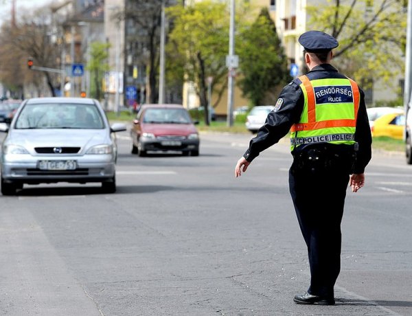 Szabálytalankodók az utakon! Megyénkben is rendszeresek a civil rendőrautós ellenőrzések!