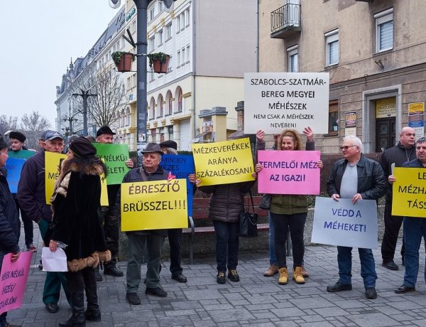 Nyíregyházi méhészek szimpátiatüntetése az uniós mézpiac negatív folyamatai ellen