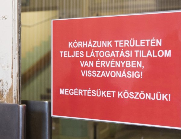 Teljes látogatási tilalmat rendeltek el az SZSZBMK tagkórházaiban