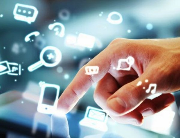Emmi: Óriási aktivitással indul a digitális oktatási munkarendre történő átállás