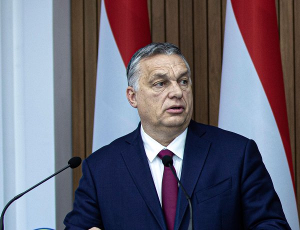 Orbán Viktor: felfüggesztik a hitelek tőke- és kamatfizetési kötelezettségét