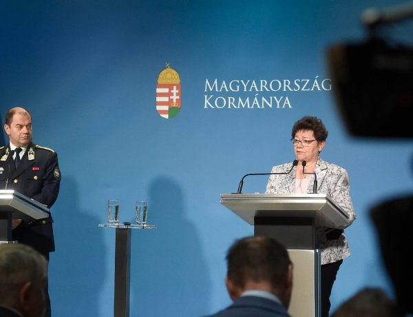 Továbbra sem tervezik a kijárási tilalom elrendelését – Sajtótájékoztató Budapesten