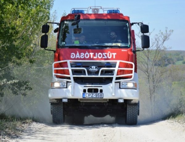 Ismét több mint tíz szabadtéri tűzesethez riasztották térségünkben a tűzoltókat
