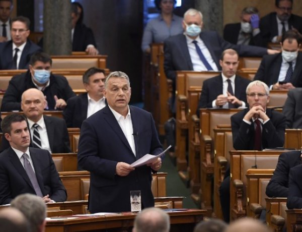 Orbán Viktor: Hosszú lesz a védekezés, és még csak az elején vagyunk