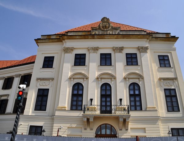 A kormány felfüggesztette a végrehajtásokat és a kilakoltatásokat