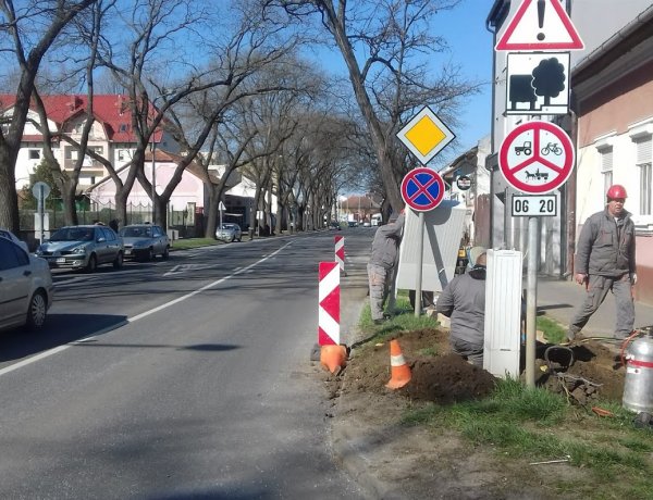 Útszűkület a Bocskai utcán – Több munkálat is zajlik az útszakaszon!