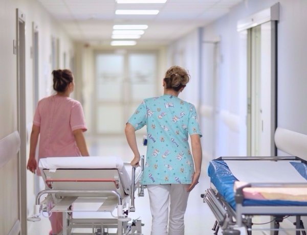 Az egészségügyi képzéseket nehezíti a leginkább a koronavírus