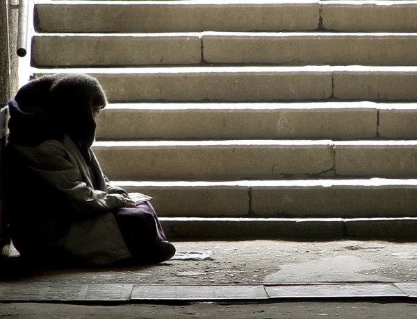 Felvételi zárlat a hajléktalanellátó menedékhelyeken, átmeneti szállást jelölt ki a város