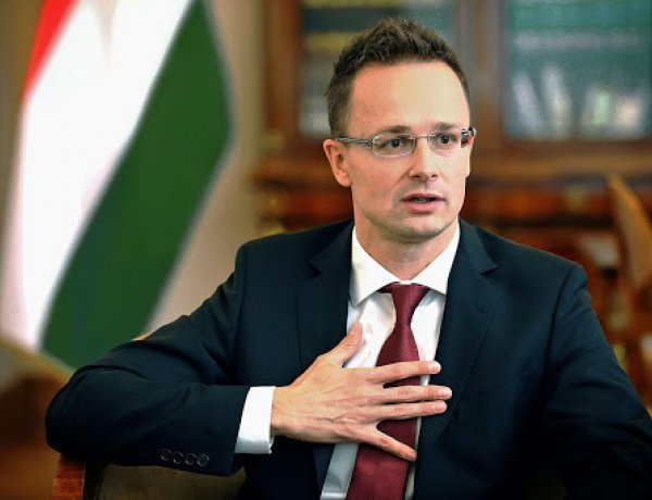 Szijjártó: hazugságokat terjesztenek a magyar „koronavírus-törvényről”