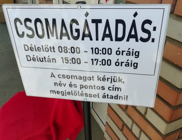Kórházi csomagküldés, csak meghatározott időpontban, a főbejárati portánál