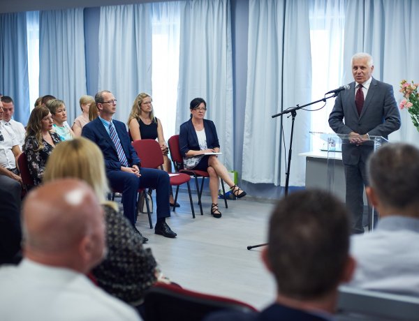 Tisztes helytállás a járvány alatt: elismerték a polgármesteri hivatal és a cégek munkáját