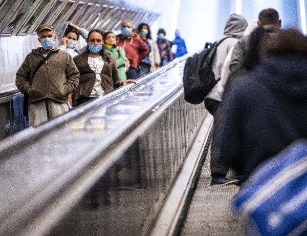 Gyengül a maszkhordási fegyelem a tömegközlekedési eszközökön