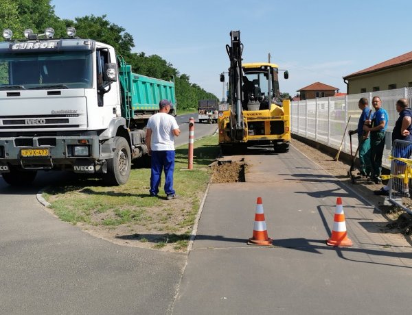 Forgalomkorlátozás – Erősáramú kábelt fektetnek a Westsik Vilmos utcán