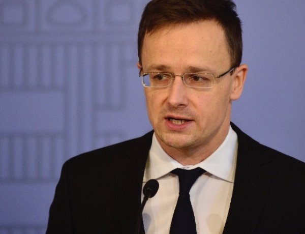 Szijjártó Péter: A magyar gazdaság leállását kell megakadályozni
