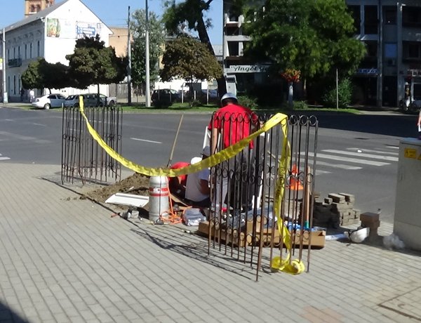 Modern, korszerűbb eszközre cserélt egy újabb kapcsolószekrényt az E.ON a belvárosban
