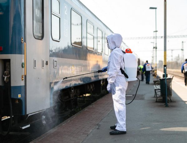 Fokozottan fertőtlenít a MÁV és a Volánbusz                      