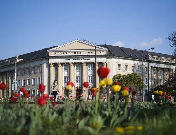 Palota séta „pincétől a padlásig” – A Kulturális Örökség Napja Nyíregyházán