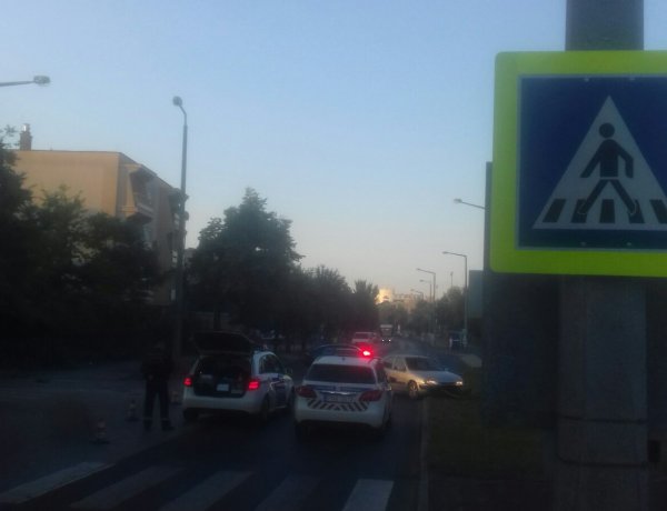 Két autó ütközött a Sóstói út és Garibaldi utcai csomópontban hétfőn reggel